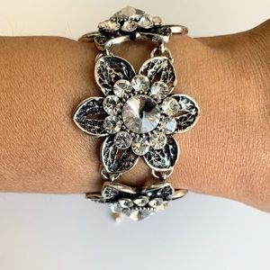 Flower Silver plated and white beaded Necklace